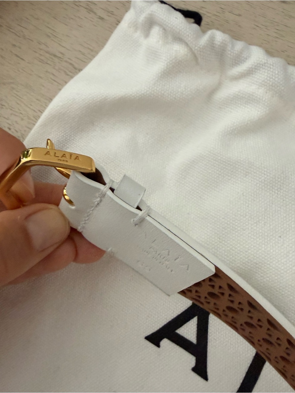 Alaïa White Neo-Vienne Laser-cut Leather Belt with Gold Buckle - Picture 7 of 12